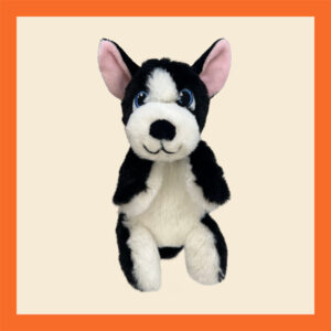 Kong Comfort Pups Boss is de ultieme knuffelvriend voor je hond, gemaakt van ultrazacht pluche. Dit hondenspeeltje heeft een slap lichaam dat perfect is om mee te knuffelen. Hondenknuffel in de vorm van een hond